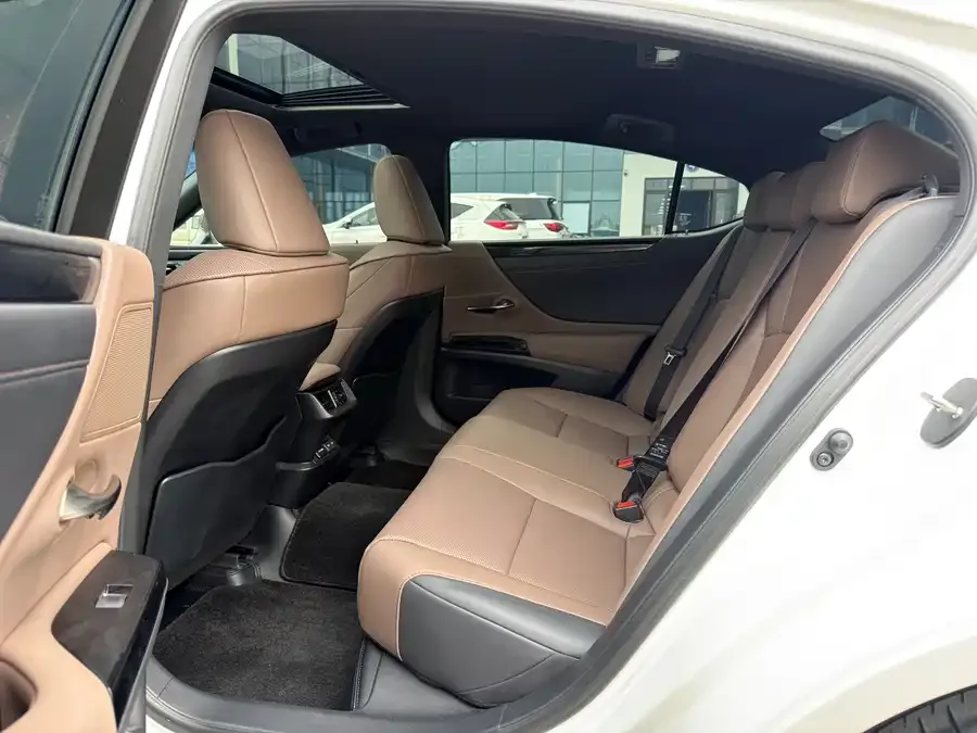 Lexus ES 2023 200 Excellence Edition 2023 — миниатюра 5
