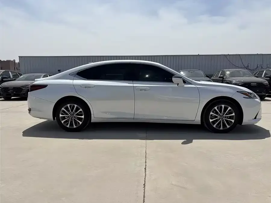 Lexus ES 2022 200 Luxury Edition 2023 — миниатюра 2
