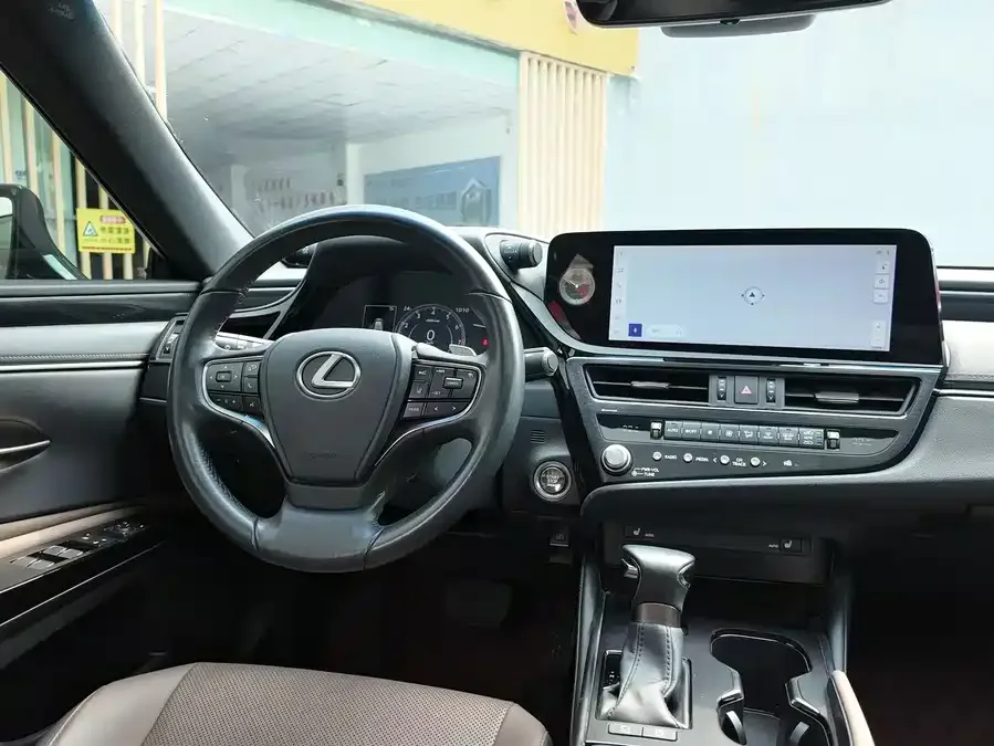 Lexus ES 2021 200 Excellence Edition 2023 — миниатюра 3