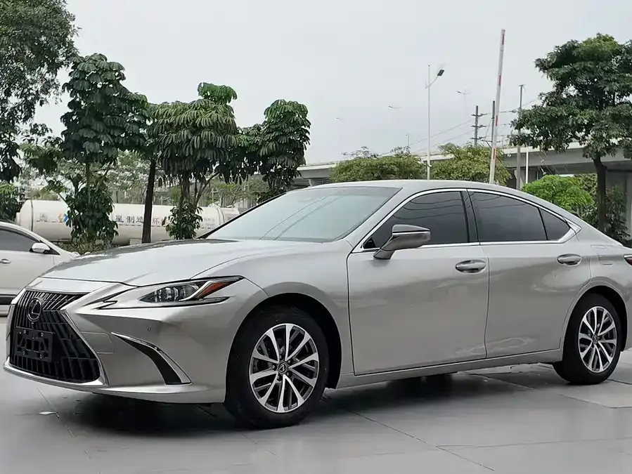 Lexus ES 2023