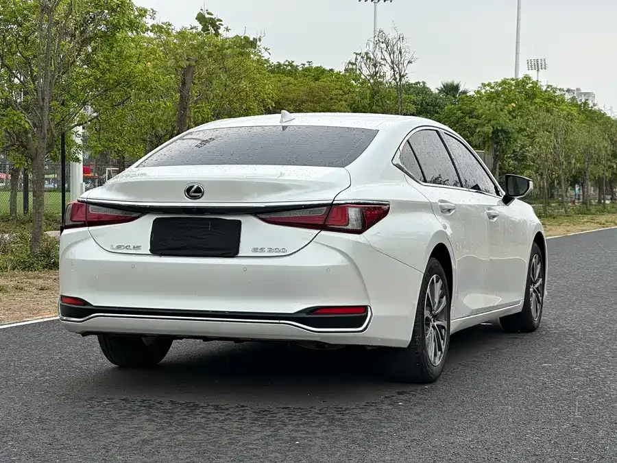 Lexus ES 2022 200 Excellence Edition 2023 — миниатюра 2