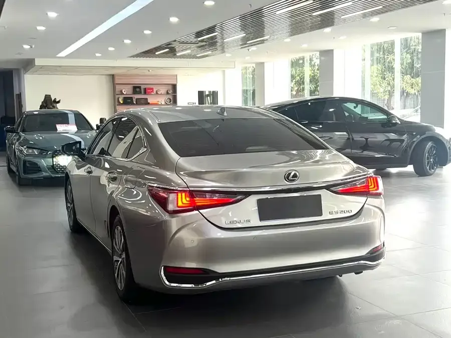 Lexus ES 2022 200 Excellence Edition 2022 — миниатюра 5