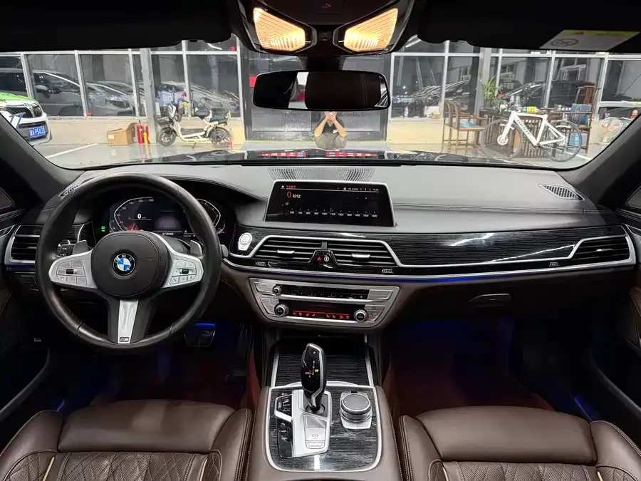 BMW 7 Series BMW 7 Series 2022 740Li Exclusive M Sports Package 2022 — миниатюра 2
