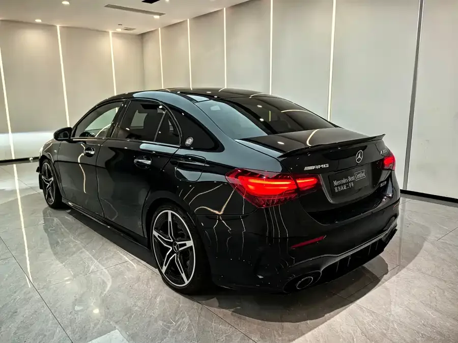 Mercedes-Benz A-Class AMG Mercedes-Benz A-Class AMG 2024 AMG A 35 L 4MATIC 2024 — миниатюра 4