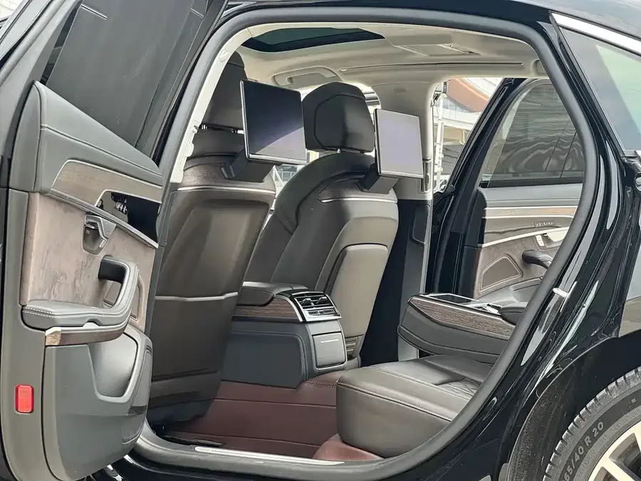 Audi A8 2023 A8L 55 TFSI quattro Flagship 2023 — миниатюра 2