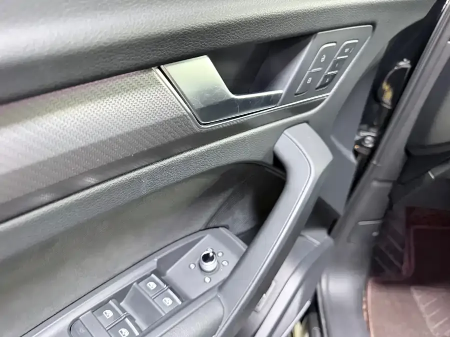 Audi Q5L Sportback 2021 45 TFSI Premium Selection 2022 — миниатюра 3