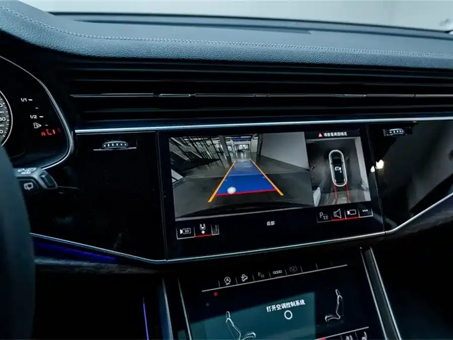 Audi Q7 2023 45 TFSI quattro S line sports model 2024 — миниатюра 3