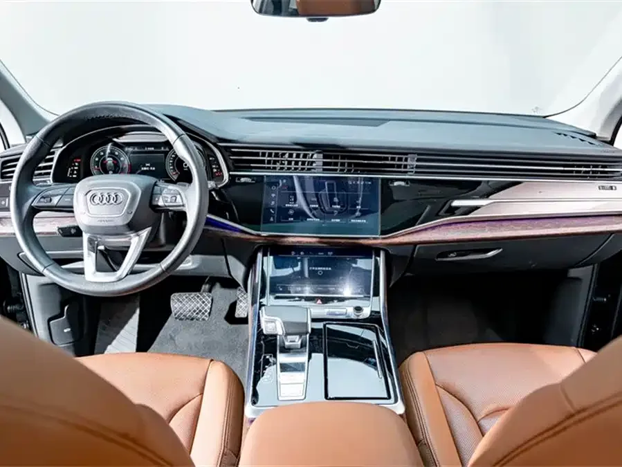 Audi Q7 2023 45 TFSI quattro S line sports model 2024 — миниатюра 4