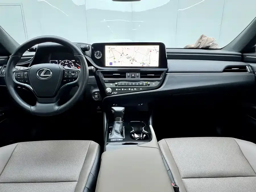Lexus ES 2023 200 Excellence Edition 2024 — миниатюра 2