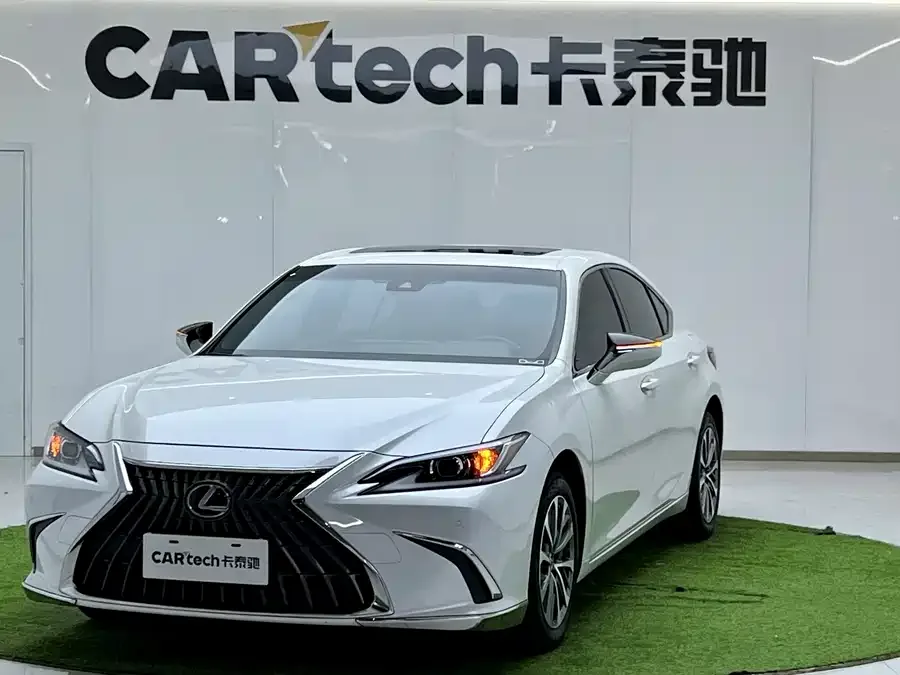 Lexus ES 2024