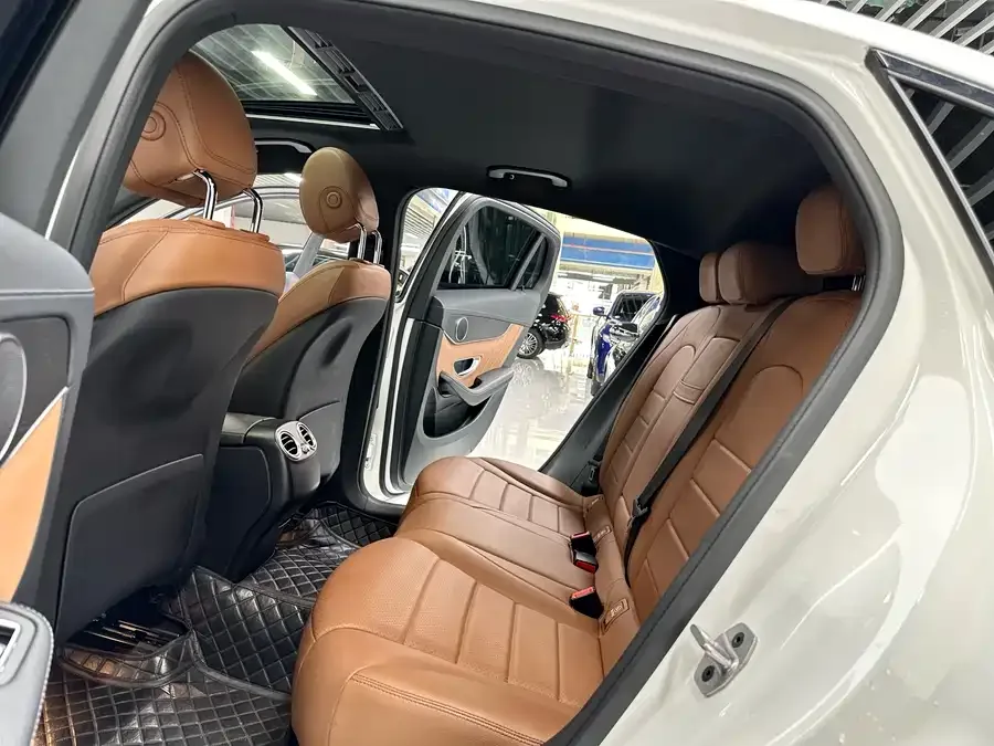 Mercedes-Benz GLC Coupe Mercedes-Benz GLC Coupe 2023 GLC 300 4MATIC Coupe SUV 2023 — миниатюра 4