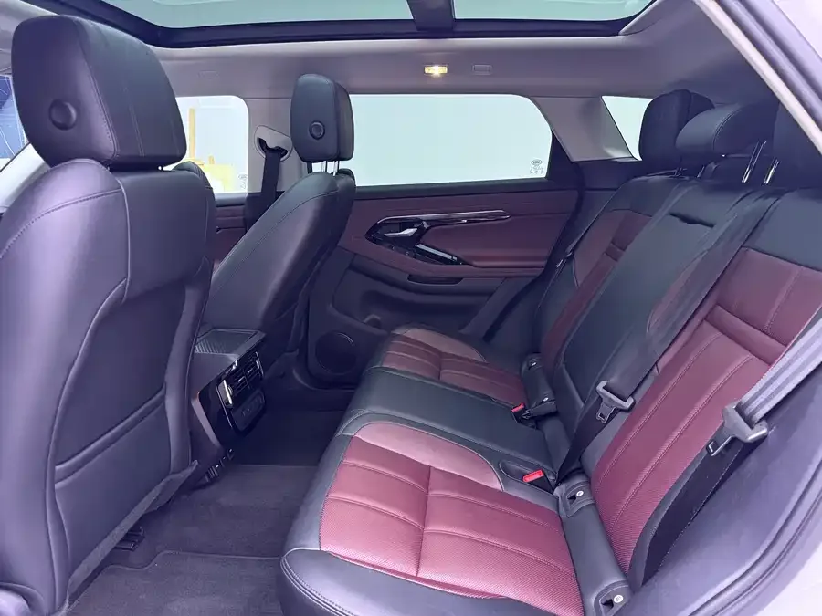 Land Rover Range Rover Aurora Range Rover Evoque 2022 facelift Evoque L 249PS R-Dynamic Deluxe Edition 2023 — миниатюра 4