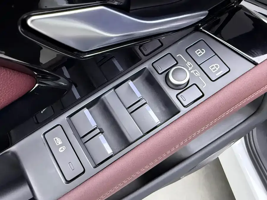 Land Rover Range Rover Aurora Range Rover Evoque 2022 facelift Evoque L 249PS R-Dynamic Deluxe Edition 2023 — миниатюра 5