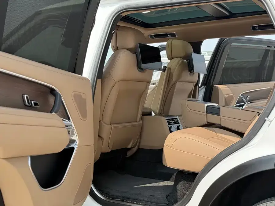 Land Rover Range Rover Range Rover 2024 3.0 L6 400PS Genesis Extended Edition 2024 — миниатюра 2