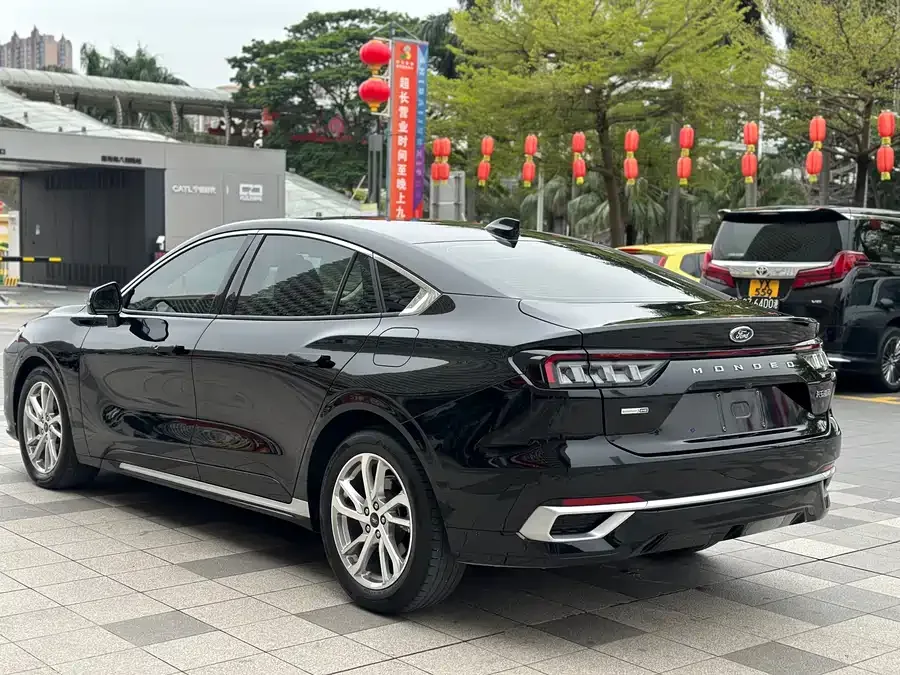 Ford Mondeo 2022 Mondeo EcoBoost 245 Luxury 2023 — миниатюра 4