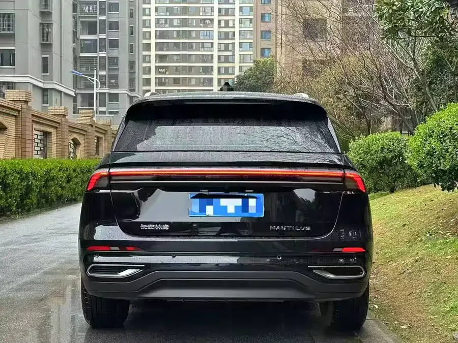 Lincoln Navigator Navigator 2025 2.0T 4WD Premium Edition 2025 — миниатюра 2