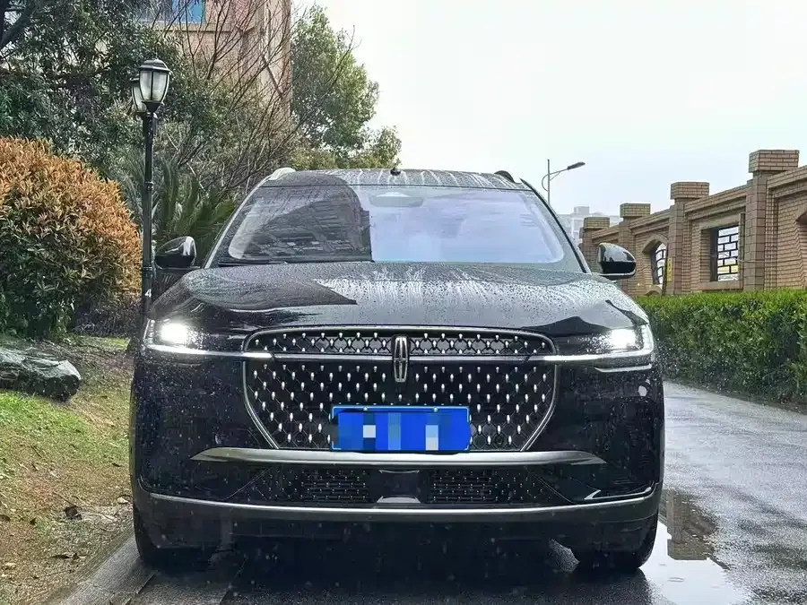 Lincoln Navigator Navigator 2025 2.0T 4WD Premium Edition 2025 — фото 1, купить с доставкой в Москву