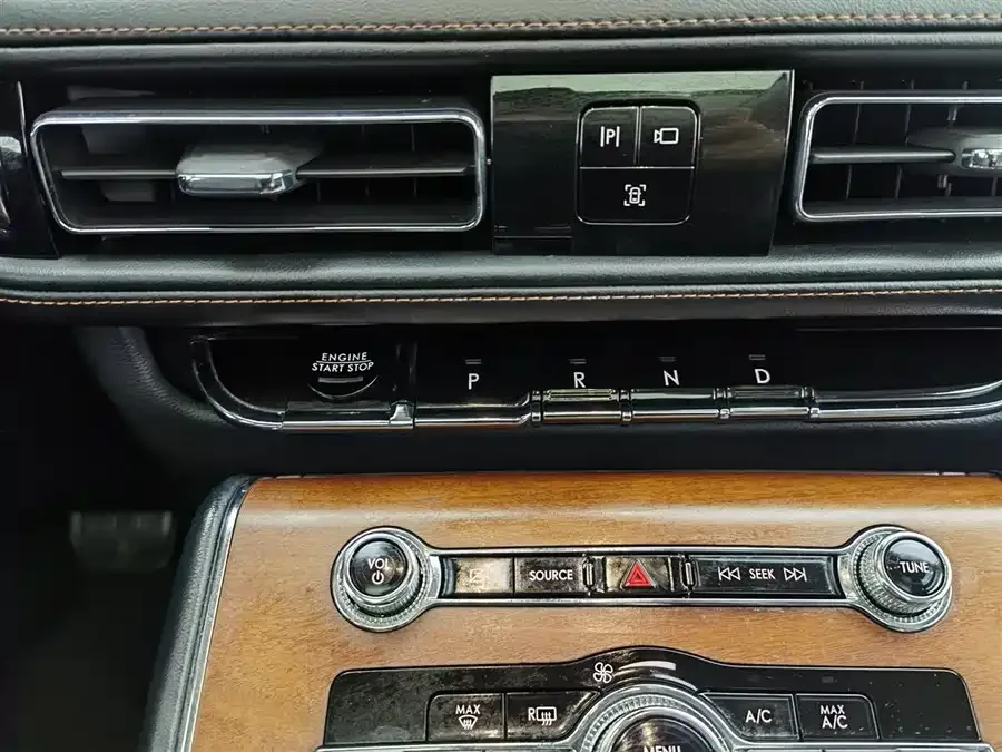 Lincoln Aviator Aviator 2021 3.0T V6 4WD Premium Edition 2023 — миниатюра 4