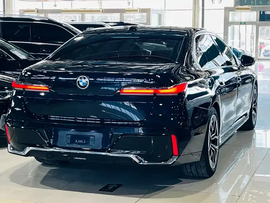 BMW 7 Series BMW 7 Series 2023 735Li M Sport Package 2024 — миниатюра 5