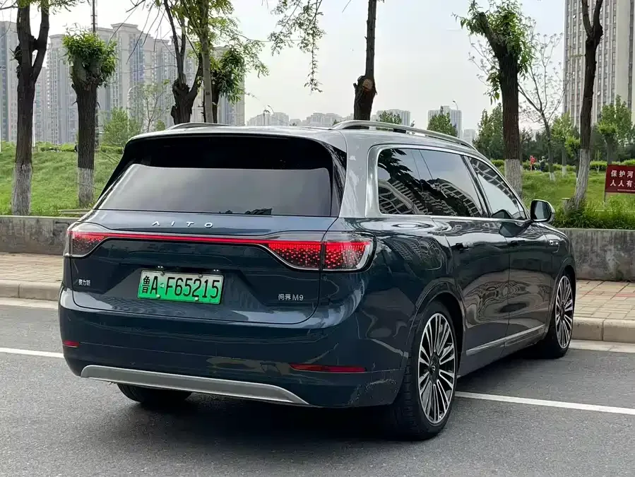 AITO M9 Wenjie M9 2025 Extended Range Max Edition 52kWh 5-Seat Version (192-line LiDAR) 2024 — миниатюра 3