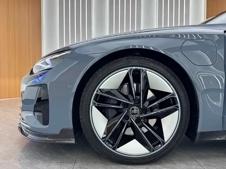 Audi e-tron GT 2023 basic model 2024 — миниатюра 2
