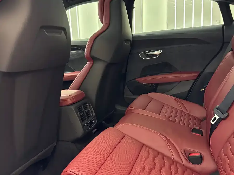 Audi e-tron GT 2023 basic model 2024 — миниатюра 5