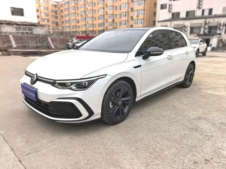 Volkswagen golf Golf 2023 280TSI DSG R-Line 2023 — фото 1, купить с доставкой в Москву