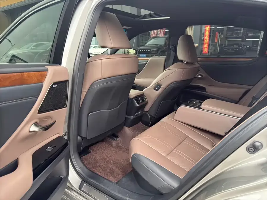 Lexus ES 2022 300h Premium Edition 2024 — миниатюра 2