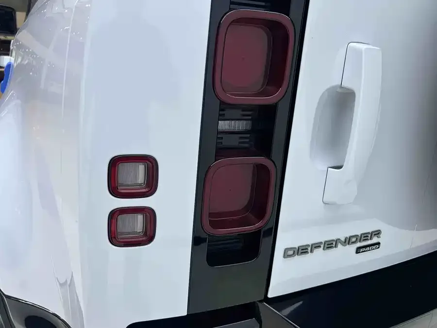 Land Rover guard Land Rover Defender 2022 110 P400 X-DYNAMIC HSE 2022 — миниатюра 3