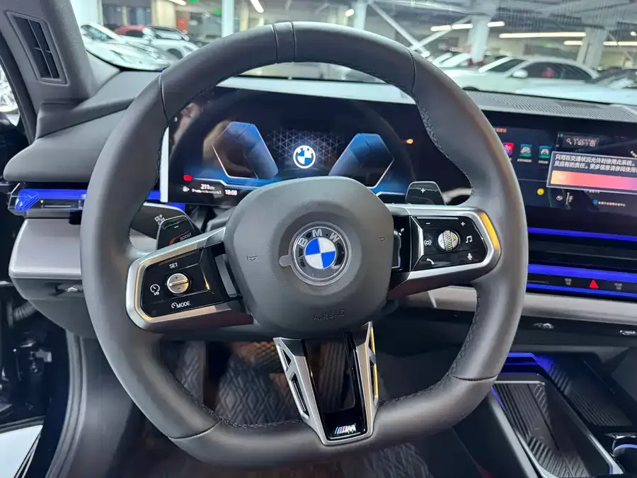 BMW 5 Series BMW 5 Series 2025 530Li Leading M Sport Package 2025 — миниатюра 3