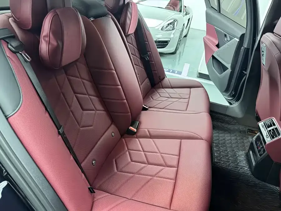 BMW 5 Series BMW 5 Series 2025 530Li Leading M Sport Package 2025 — миниатюра 5