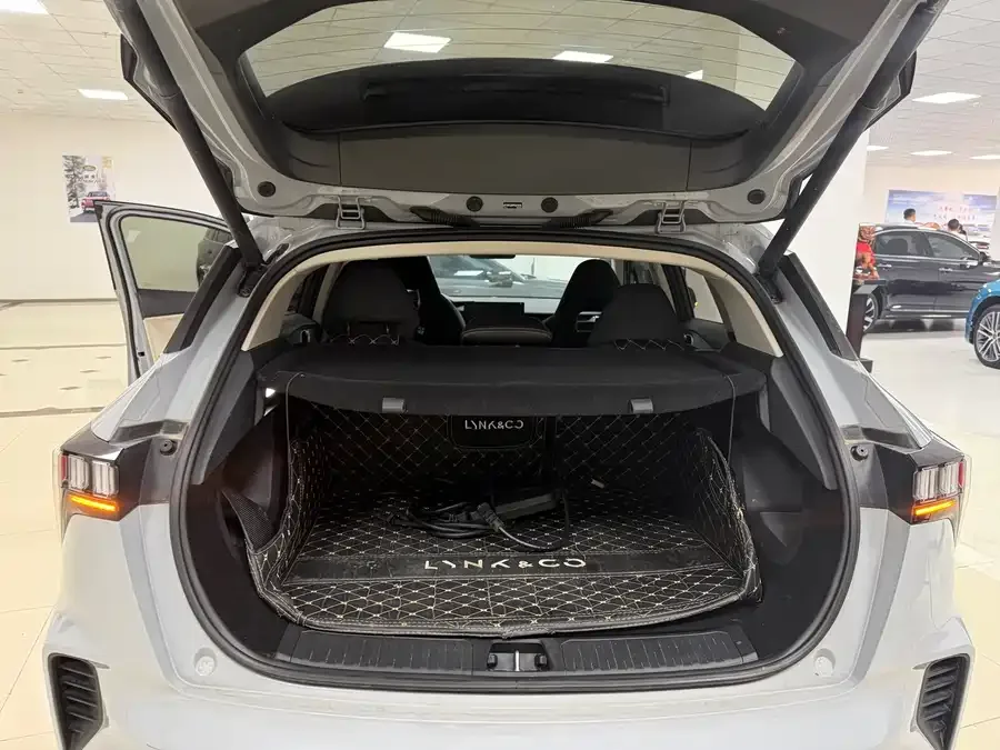 Lynk & Co 06 EM-P Lynk & Co 06 EM-P 2023 1.5T Remix PHEV Pro 2023 — миниатюра 3