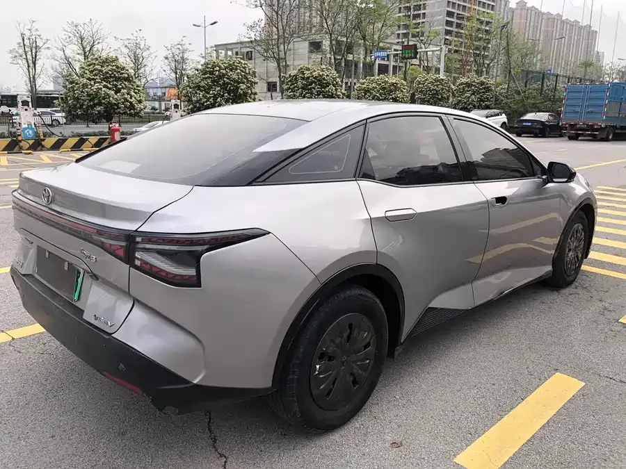 Toyota bZ 3 2023 517km Elite PRO 2023 — миниатюра 3