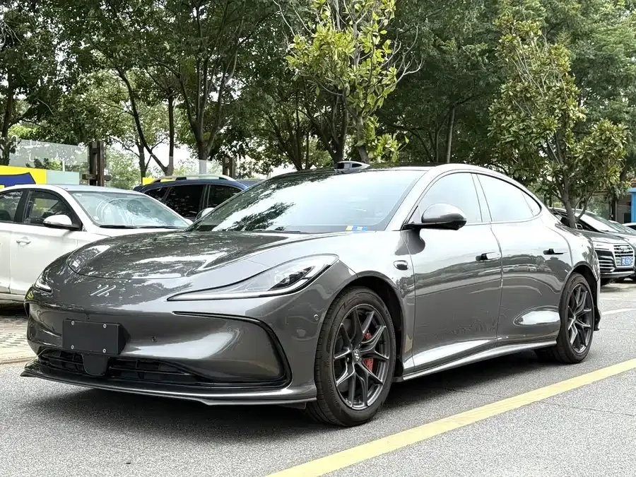 Zhiji L6 2025