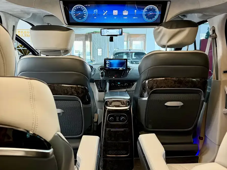 Ford Tourneo Tourio 2023 2.0T Automatic Premium Edition 2022 — миниатюра 3