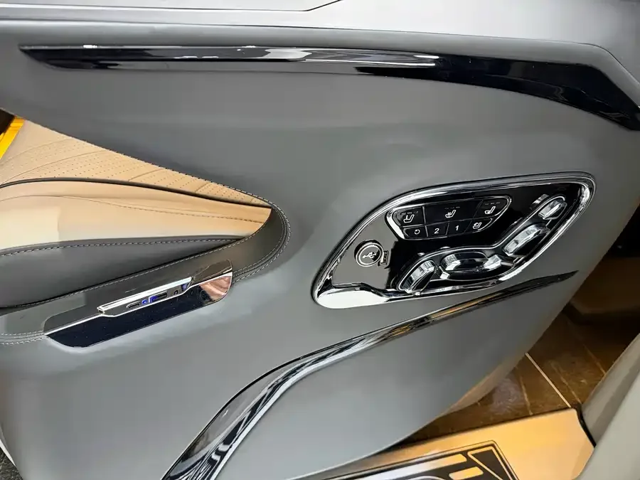 Ford Tourneo Tourio 2023 2.0T Automatic Premium Edition 2022 — миниатюра 5