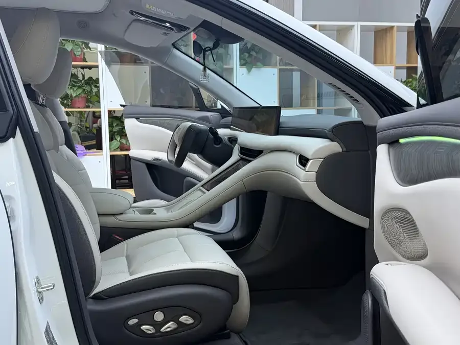 IM Motors LS6 Zhiji LS6 2025 Linglizard Intelligent Driving Edition 2025 — миниатюра 3