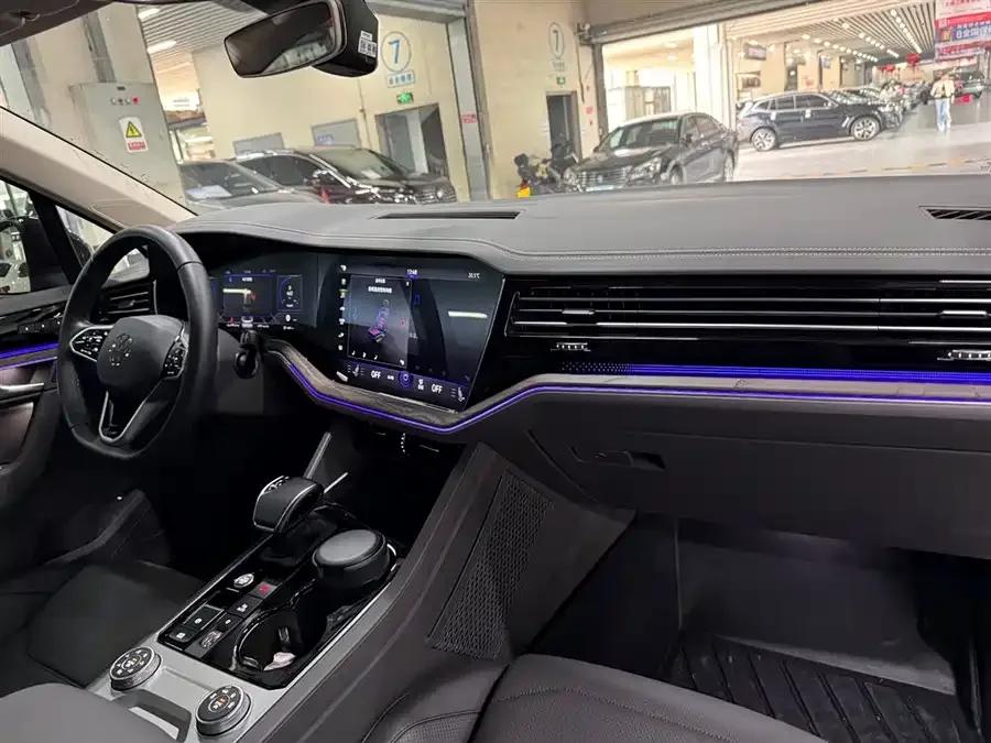 Volkswagen Touareg Touareg 2023 3.0TSI Ruixiang Edition Obsidian Sports Package 2025 — миниатюра 3