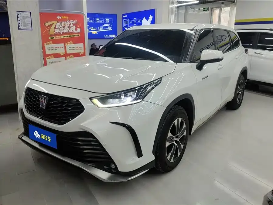 Toyota Crown Land 2022