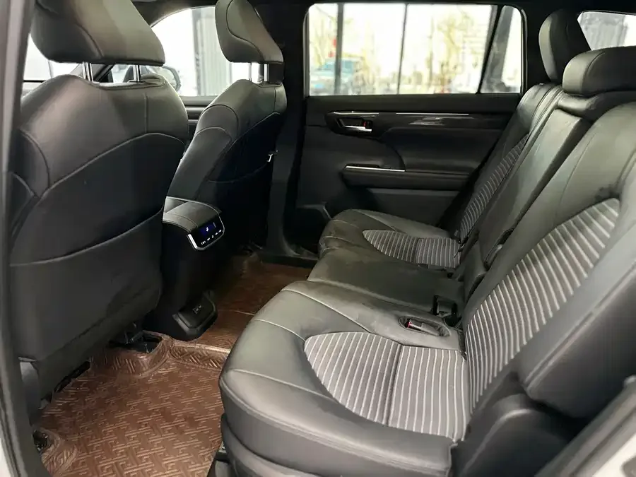 Toyota Crown Land Crown Land 2022 2.5L HEV 4WD Premium Edition 2022 — миниатюра 2