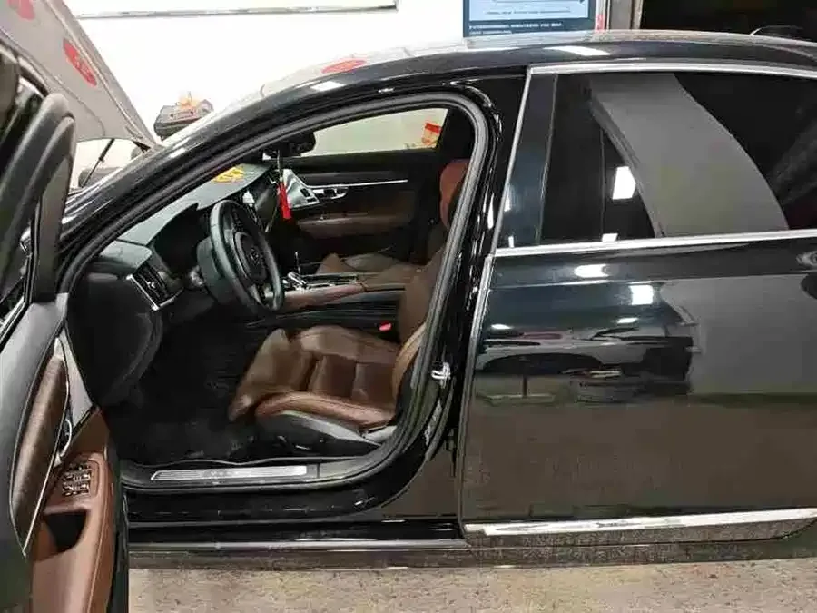 Volvo S90 2023 B5 Smart Luxury Edition 2023 — миниатюра 2