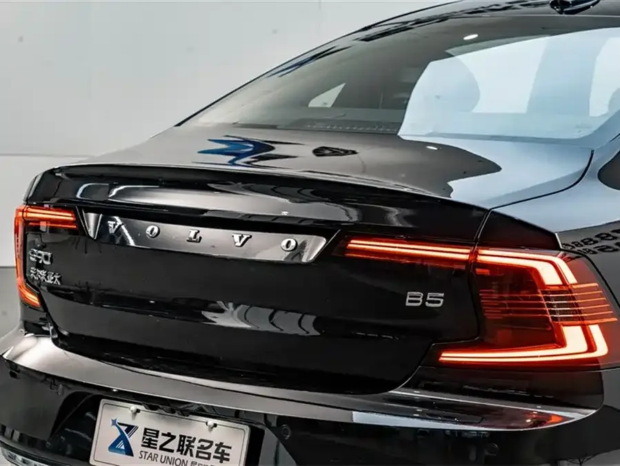 Volvo S90 2025 B5 Zhiyi Luxury Edition 2025 — миниатюра 3