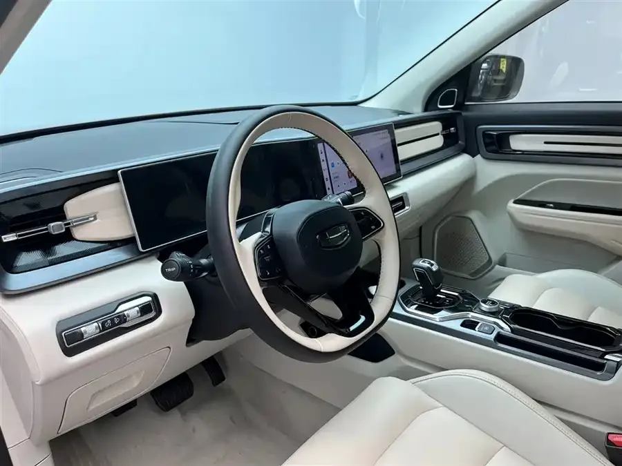 Geely ICON Geely ICON 2023 1.5TD Chocolate Edition 2023 — миниатюра 4