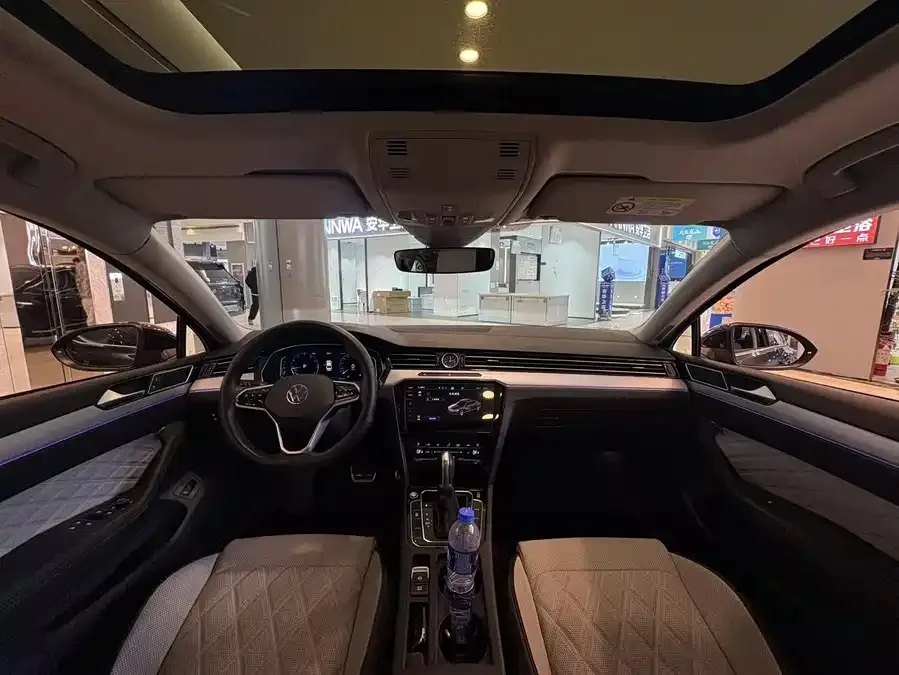 Volkswagen Magotan Magotan 2023 2 million commemorative edition 330TSI DSG luxury model 2024 — миниатюра 2
