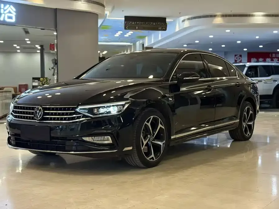 Volkswagen Magotan Magotan 2023 2 million commemorative edition 330TSI DSG luxury model 2024 — фото 1, купить с доставкой в Москву
