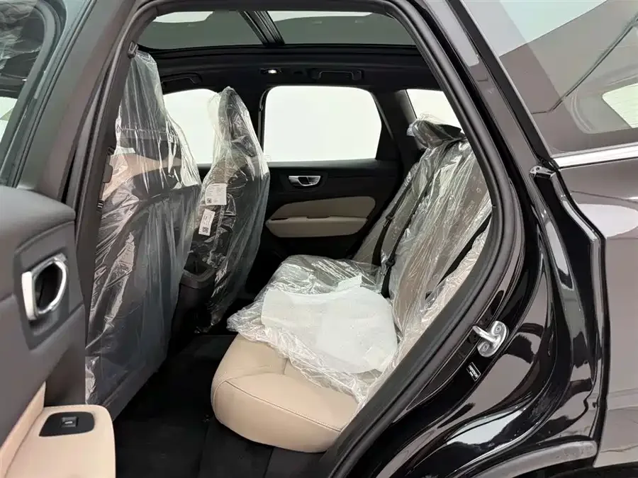 Volvo XC60 2026 B5 4WD Zhiyuan Luxury Edition 2026 — миниатюра 5