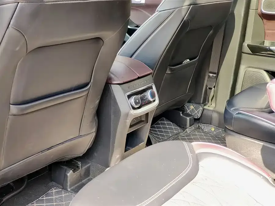 Ford Explorer Explorer 2023 EcoBoost 285 4WD Titanium Edition 6 Seaters 2023 — миниатюра 3