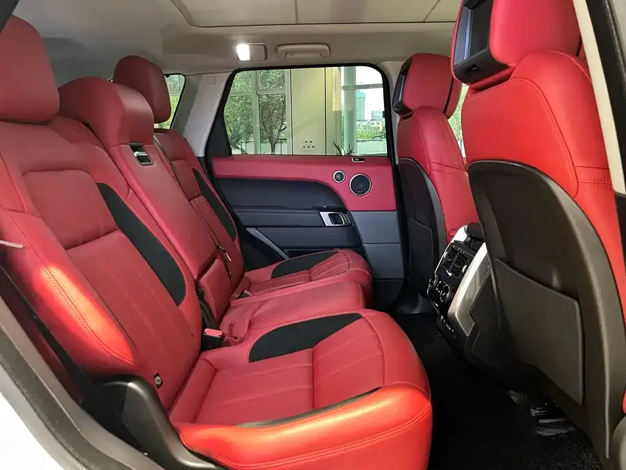 Land Rover Range Rover Sport Range Rover Sport 2022 3.0 L6 Black Edition 2022 — миниатюра 4