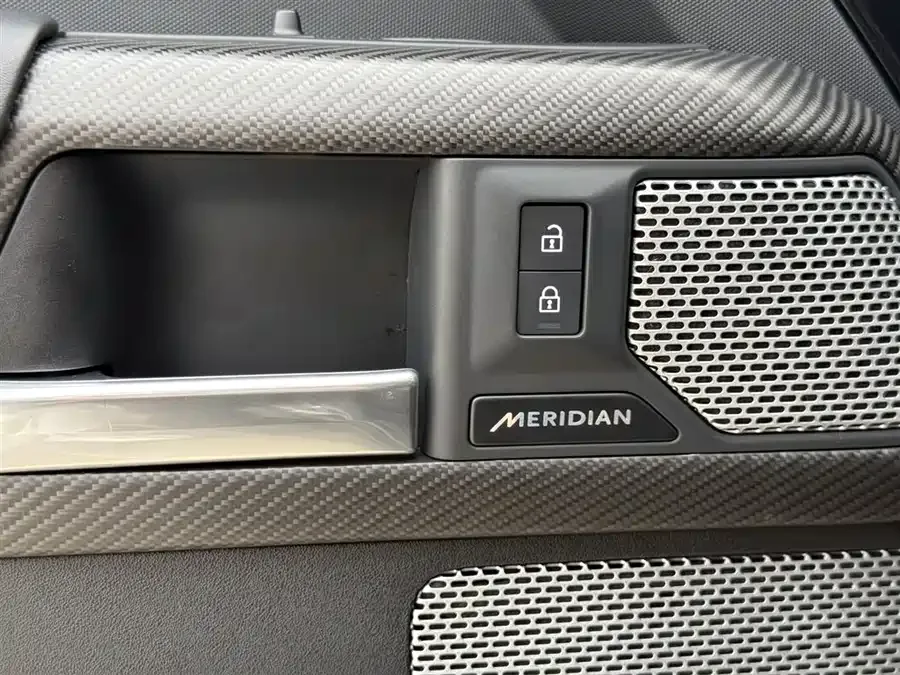 Land Rover guard Land Rover Defender 2023 130 3.0T P400 HSE 2023 — миниатюра 5