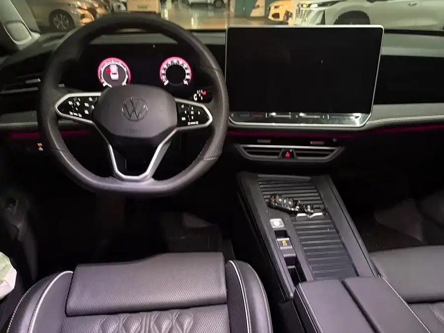 Volkswagen Magotan The 2026 Volkswagen Passat 300TSI Premium Edition features a striking design. 2026 — миниатюра 5